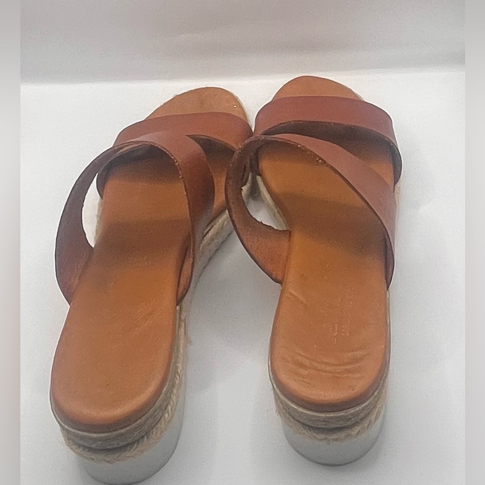 Bertuchi Women's Tan Slide Sandals